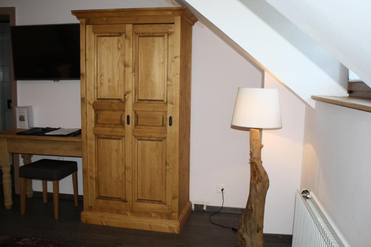 Hotel De La Gare Monthey Bagian luar foto