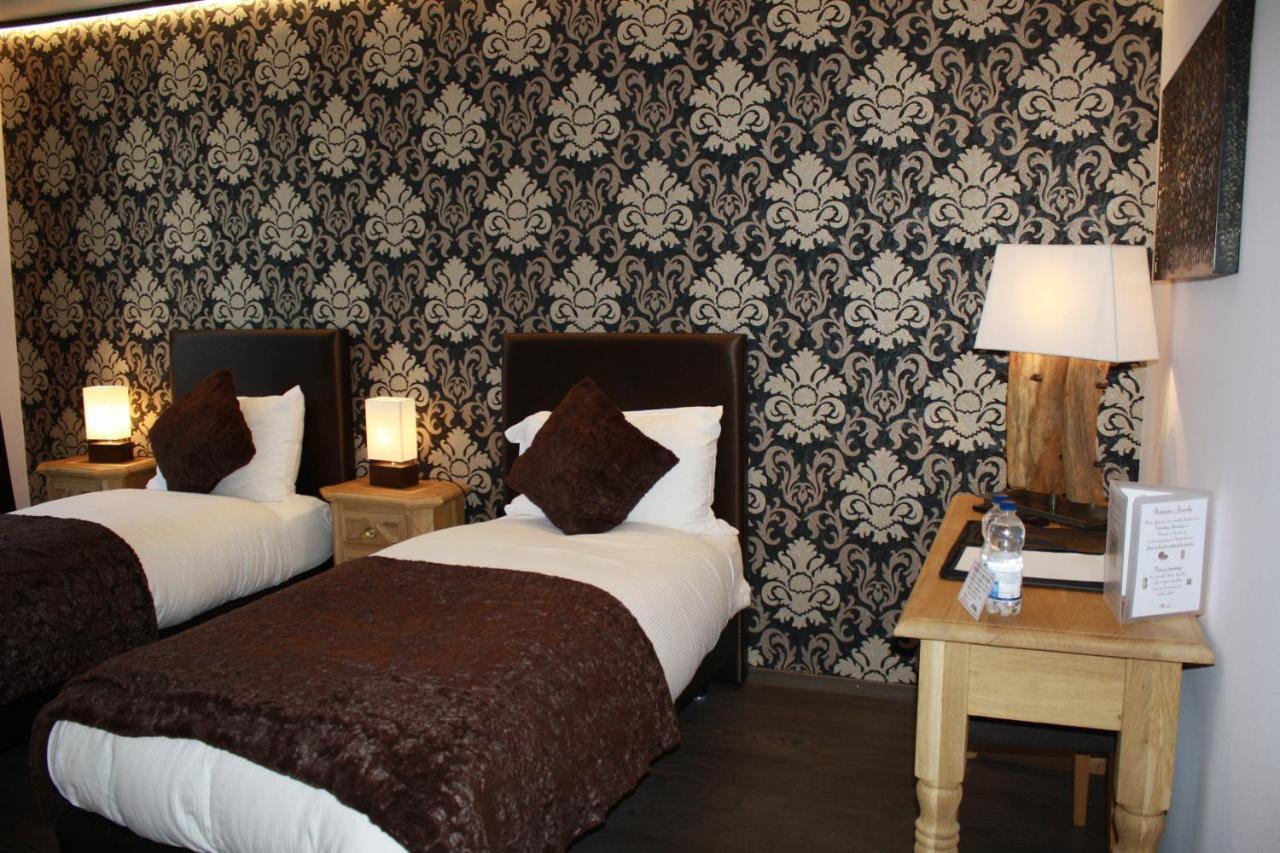 Hotel De La Gare Monthey Bagian luar foto