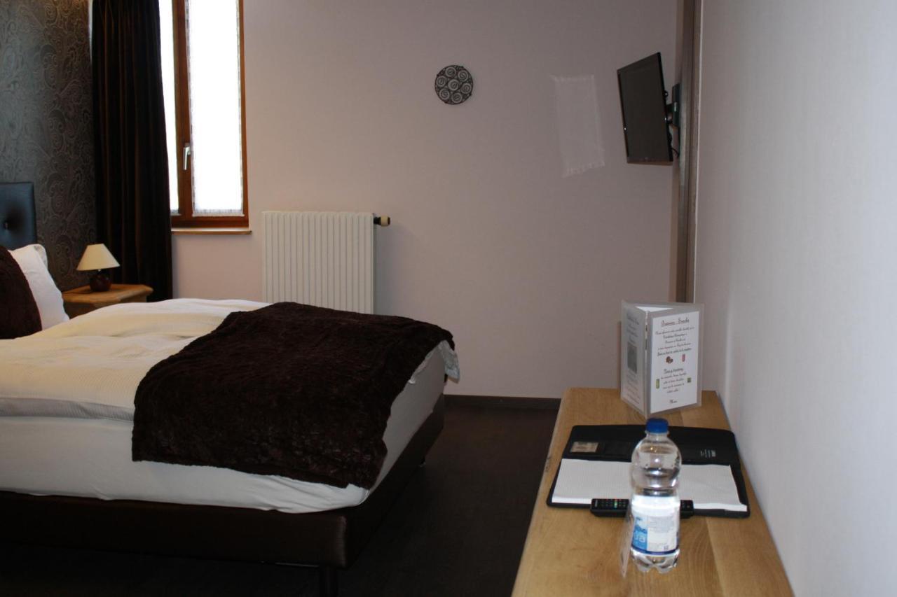 Hotel De La Gare Monthey Bagian luar foto