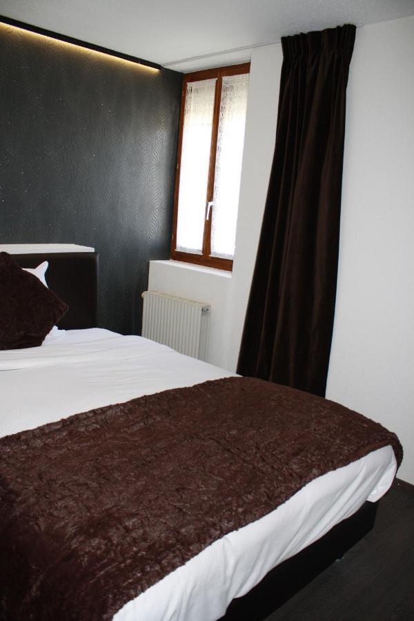 Hotel De La Gare Monthey Bagian luar foto