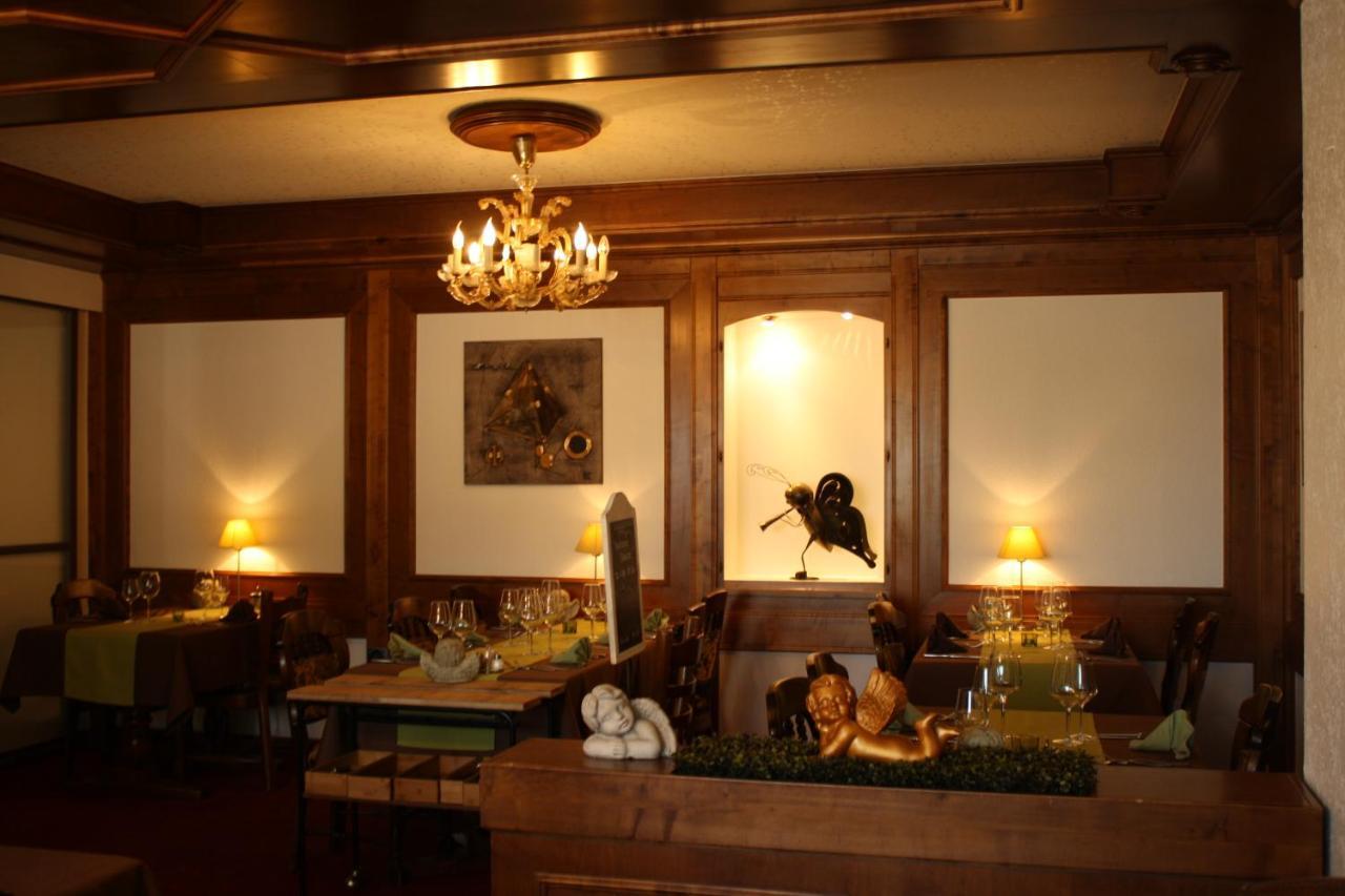 Hotel De La Gare Monthey Bagian luar foto