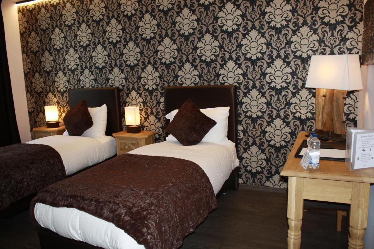 Hotel De La Gare Monthey Bagian luar foto