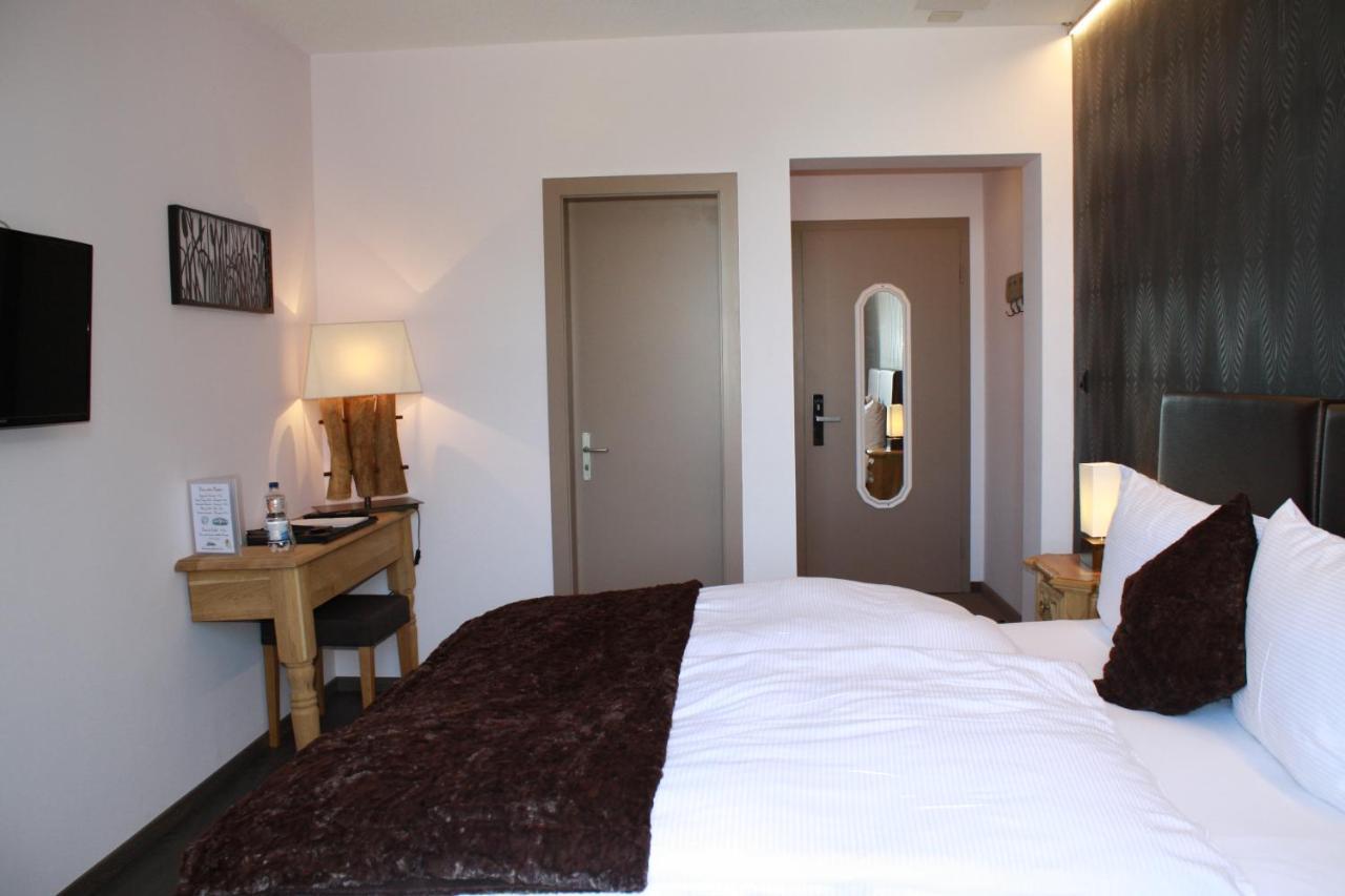 Hotel De La Gare Monthey Bagian luar foto