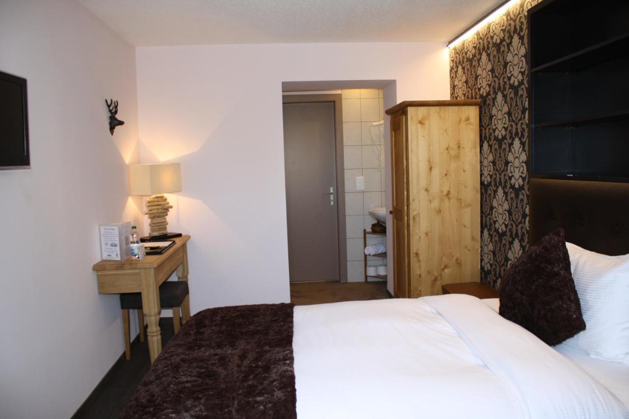 Hotel De La Gare Monthey Bagian luar foto