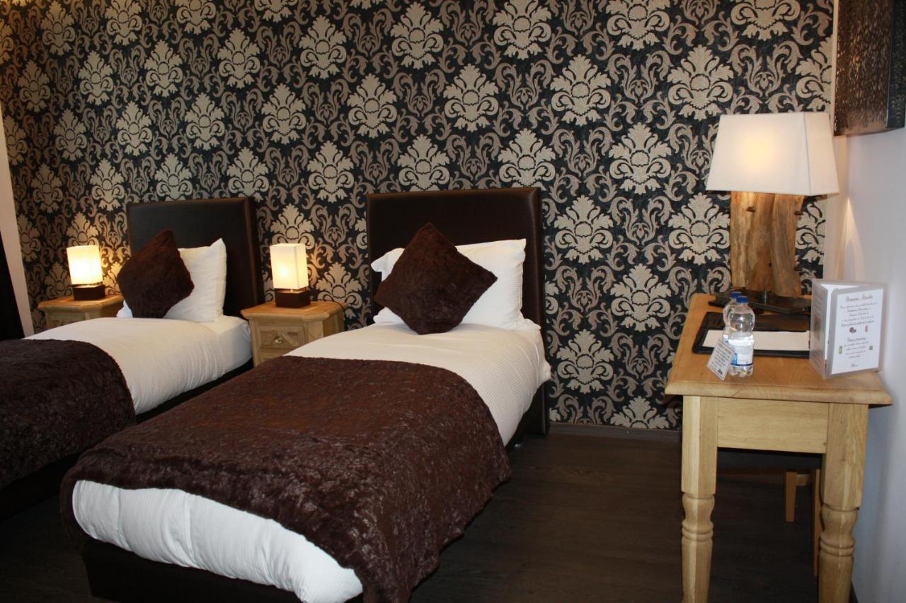 Hotel De La Gare Monthey Bagian luar foto