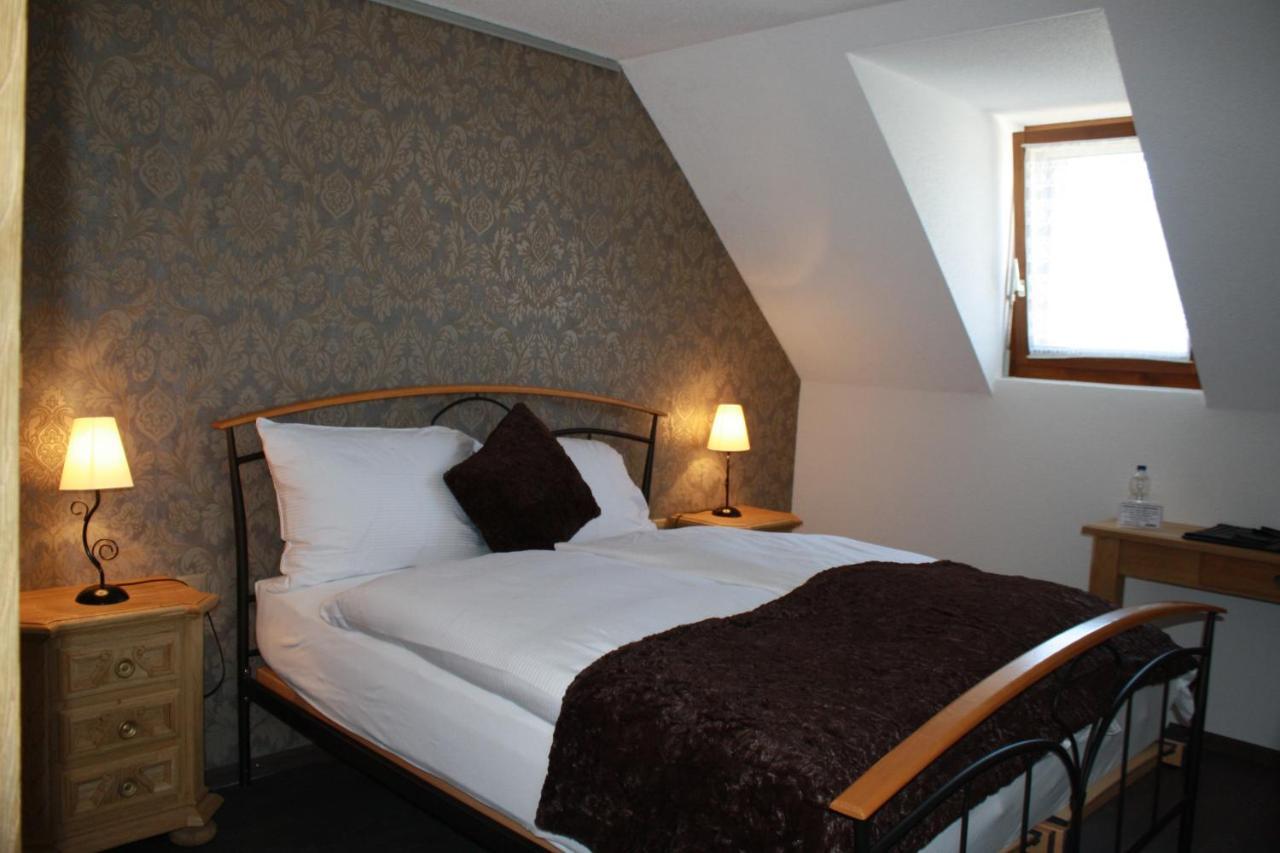 Hotel De La Gare Monthey Bagian luar foto