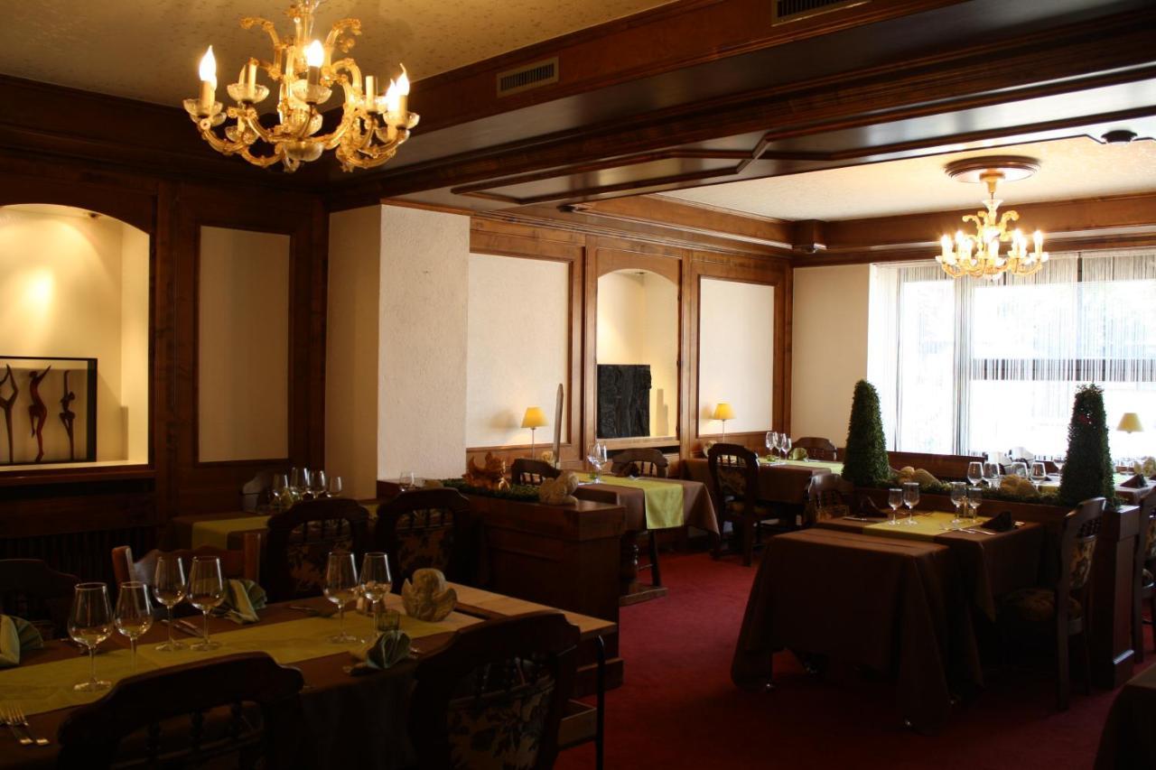 Hotel De La Gare Monthey Bagian luar foto