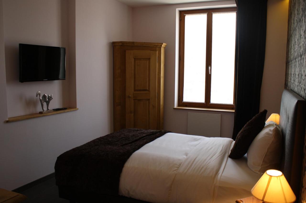 Hotel De La Gare Monthey Bagian luar foto