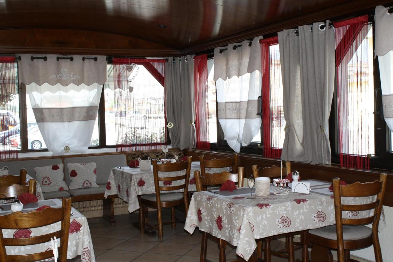 Hotel De La Gare Monthey Bagian luar foto
