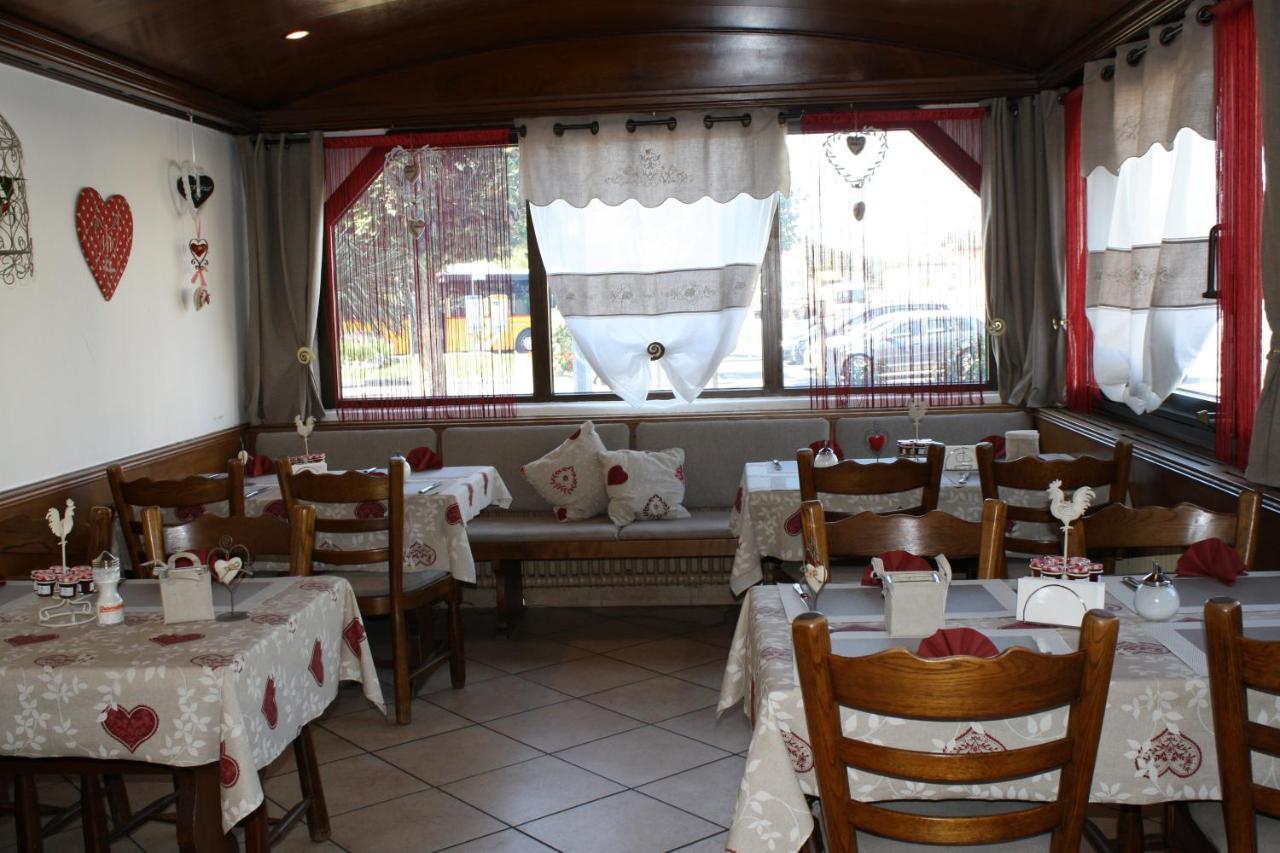 Hotel De La Gare Monthey Bagian luar foto