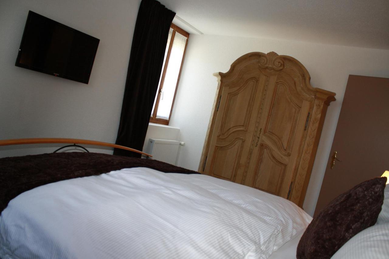 Hotel De La Gare Monthey Bagian luar foto