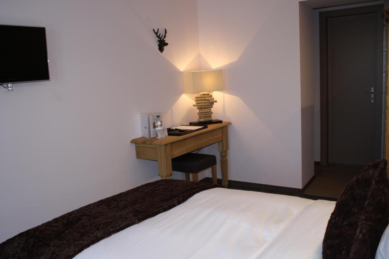 Hotel De La Gare Monthey Bagian luar foto